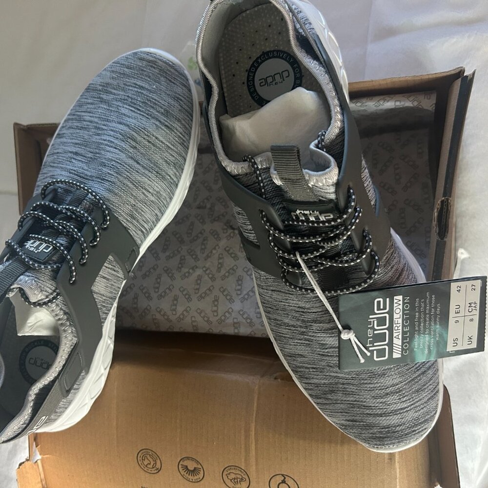 +NEW+ Men's Hey Dude  airflow connection Size 9 shoes